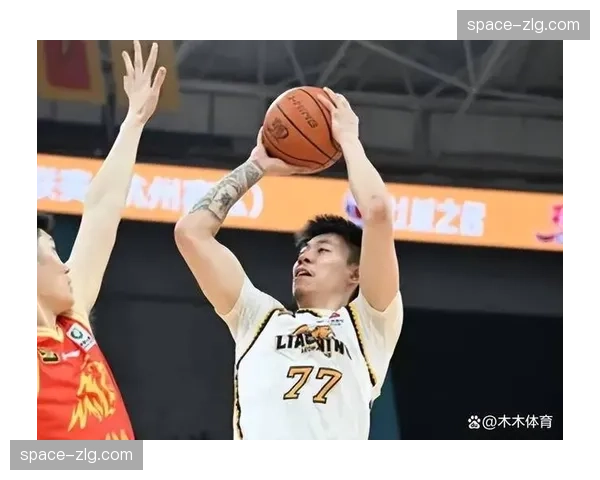 张镇麟快攻中欧洲步晃过防守，助攻付豪轻松上篮